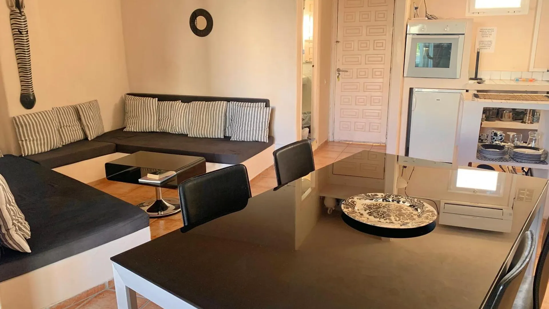 Apartamentos Pepe, A Solo 30 Metros Del Mar エス・プホルス アパート